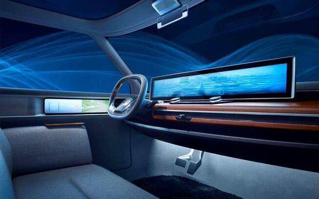 Interior minimalista conta com uma larga tela que reune todos os comandos e mostradores do carro