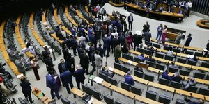 Governo sobe o tom contra o Congresso e mobiliza redes sociais