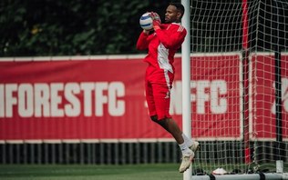 Entenda por que Carlos Miguel não teve sequência na Inglaterra