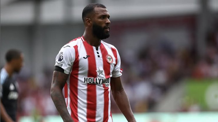 Ex-Cruzeiro%20brilha%20na%20Premier%20League%20e%20%C3%A9%20eleito%20jogador%20do%20m%C3%AAs