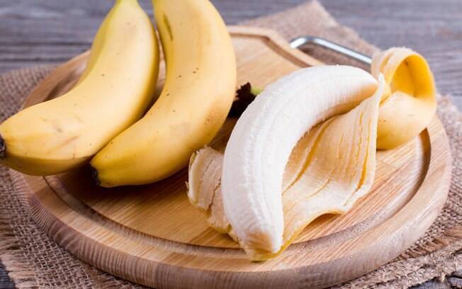 Além de colaborar com o intestino e a melhora do sono, os nutrientes da banana ajudam a melhorar a saúde cardíaca