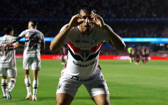 Calleri explode de alegria ao marcar para o São Paulo diante do Vitória. Triunfo muito importante para o Tricolor paulista