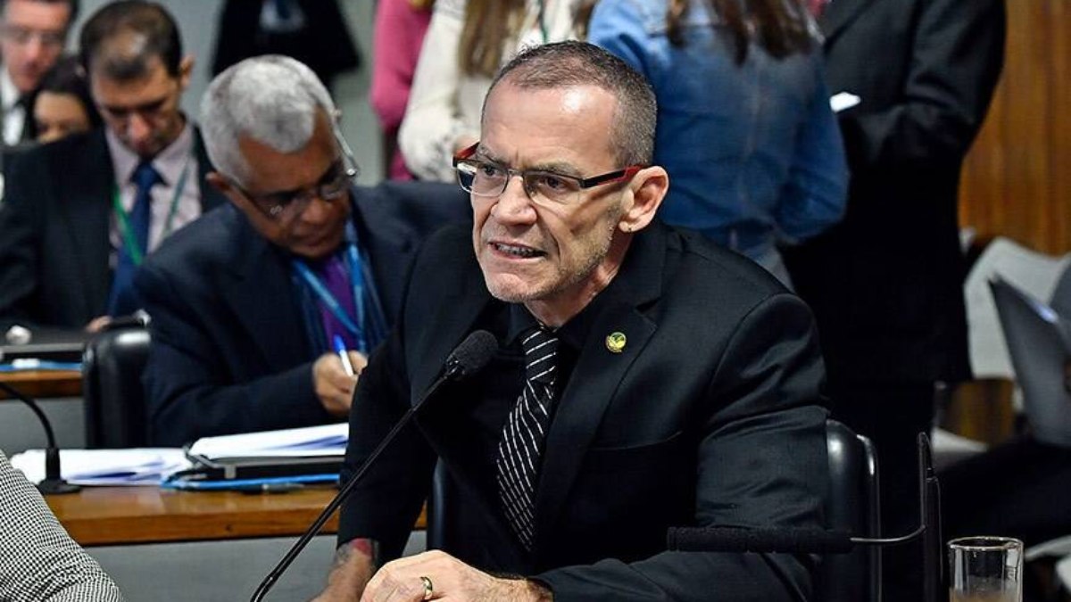 Senador Fabiano Contarato (Rede-ES) é autor do PL que está parado no Senado