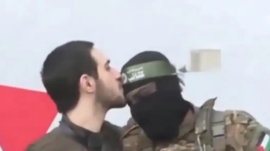 Omer Shem Tov: forçado a beijar seu algoz.