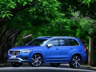 Volvo XC90 azul