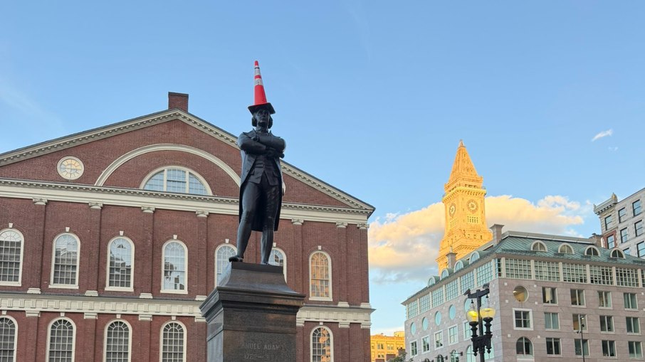 Estátua de Samuel Adams, líder da Revolução Americana