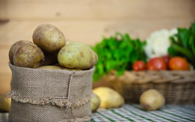 Comer batata com brotos faz mal à saúde?