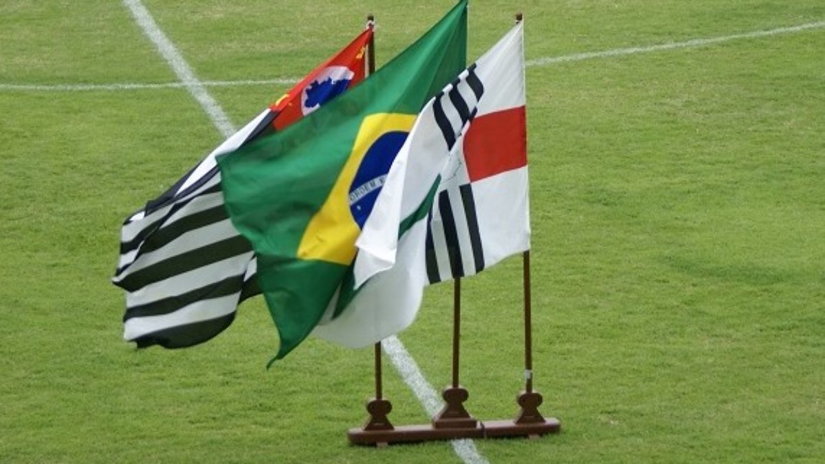 Câmara de Vinhedo realiza cerimônia especial em celebração ao Dia da Bandeira