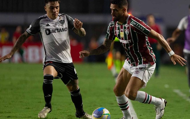 Renato Augusto em ação pelo Fluminense no empate com o Atlético-MG 