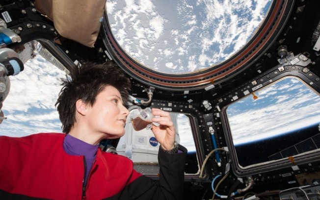 4 curiosidades sobre como astronautas bebem café no espaço