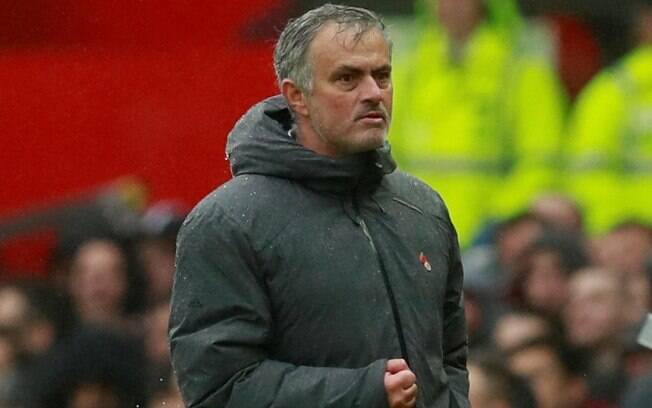 José Mourinho comemora sétima vitória do Manchester United na Premier League