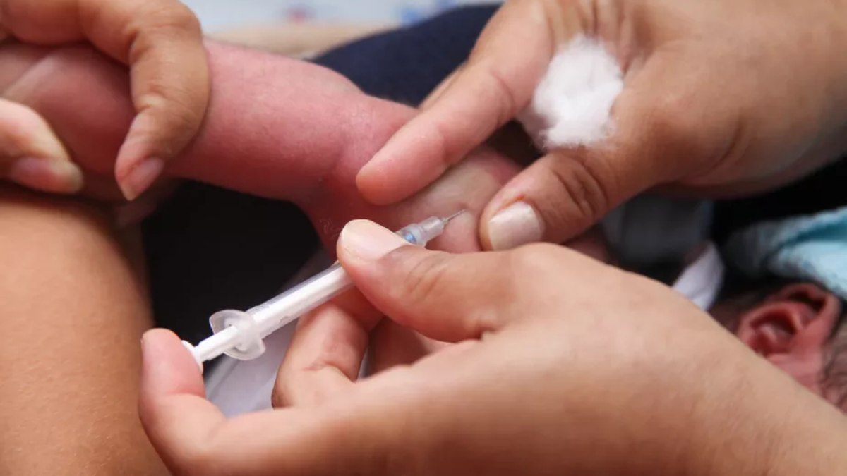 Saúde faz consulta sobre vacinação de bebês a partir de 6 meses