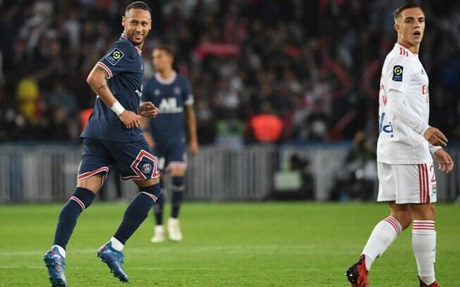 Tudo normal! Neymar deixa o dele, PSG vence o Lyon e segue 100% no Campeonato Francês