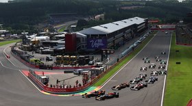 Verstappen domina sprint no circuito: compare com rivais
