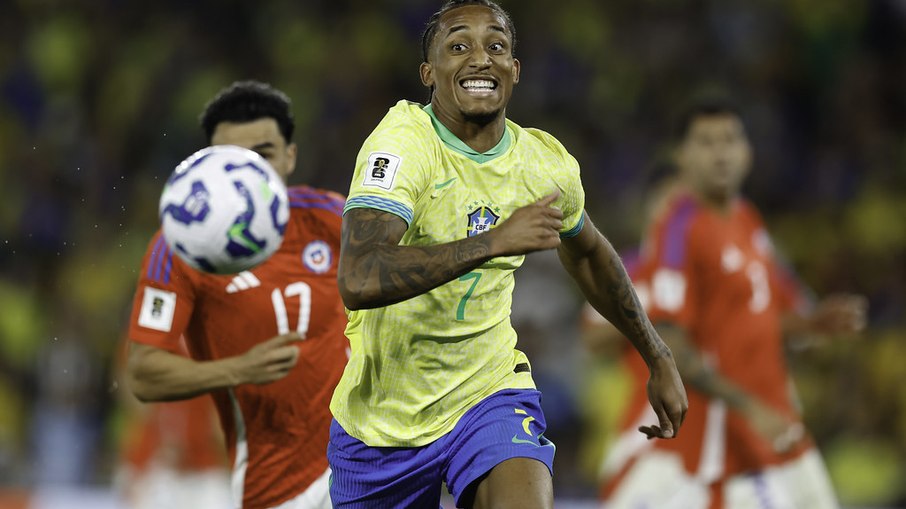 João Pedro em jogo pela Seleção Brasileira 