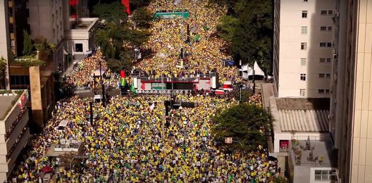 Apoiadores de Bolsonaro fazem manifestações em mais de 60 cidades