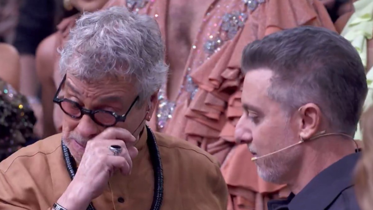 Carlinhos de Jesus chora com gesto de Luciano Huck