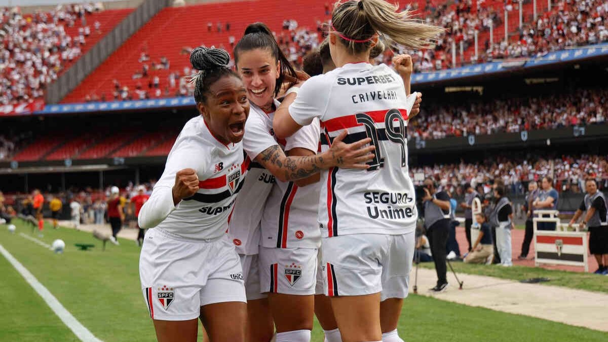 Carlinha se redime no São Paulo e conquista título inédito do Brasileirão Feminino