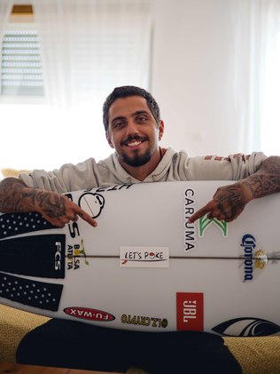 Let's Poke anuncia Filipe Toledo como novo sócio da rede