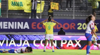 Brasil%20goleia%20o%20Paraguai%20e%20vai%20%C3%A0%20semifinal%20invicto