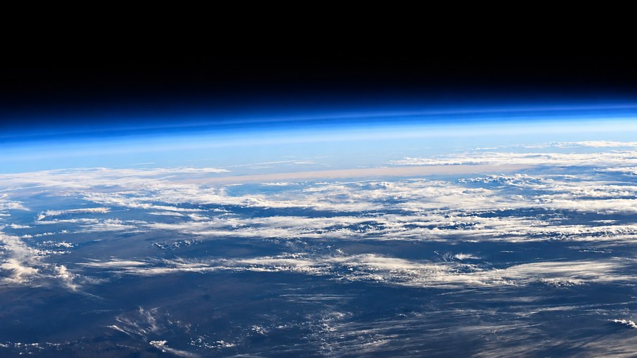 Terra e camadas da atmosfera
