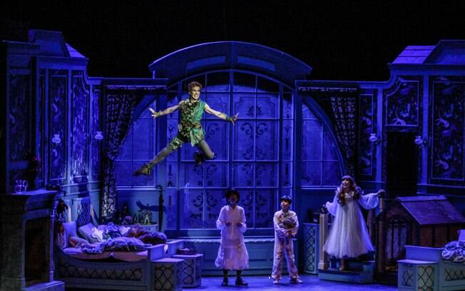 O ator Mateus Ribeiro foi o escolhido para viver Peter Pan em musical e encanta com voos e acrobacias  no ar