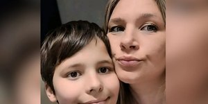 Jovem mata mãe e irmão, de 10 anos, por ciúmes