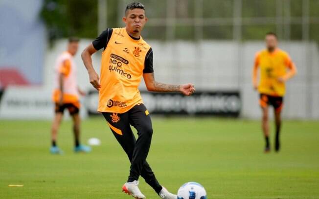 Boletim médico: Adson se recupera de lesão no tornozelo e reforça o Corinthians em treino