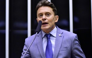 Deputado destina R$ 2,2 milhões para recapear ruas de condomínio onde mora, diz site