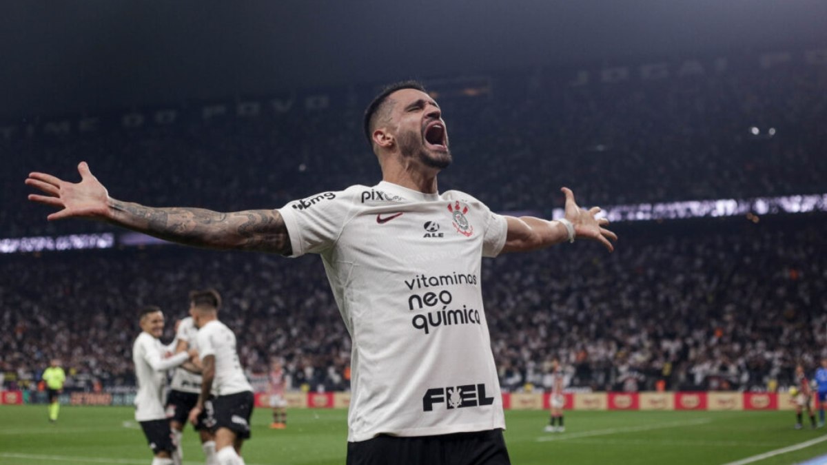 Renato Augusto fala sobre momento especial com torcedor do Corinthians