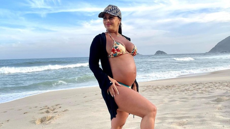 Viviane Araújo na reta final da gravidez