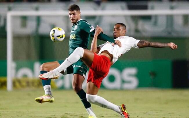 Bragantino vira sobre Goiás e garante vantagem na Copa do Brasil