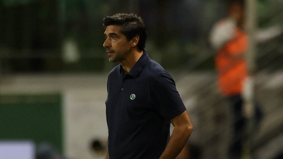 Com lesão de Paulinho, Abel fica Com lesão de Paulinho, Abel fica