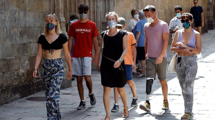 Espanha desobriga uso de máscara ao ar livre a partir da próxima terça
