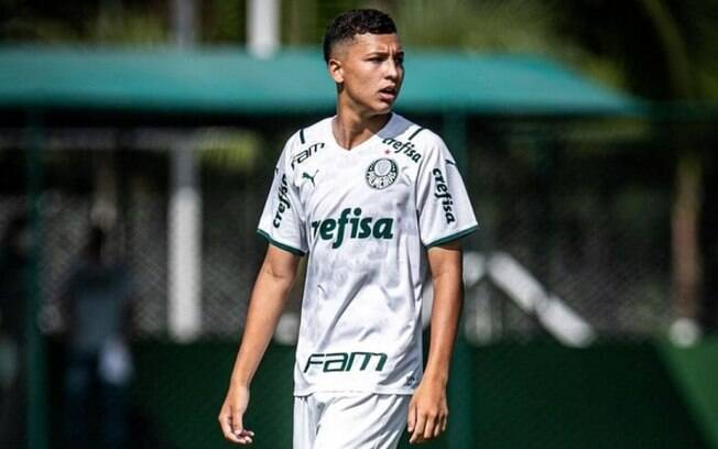 Meia do sub-17 do Palmeiras faz balanço dos treinos e quer 'conquistar todos os títulos'