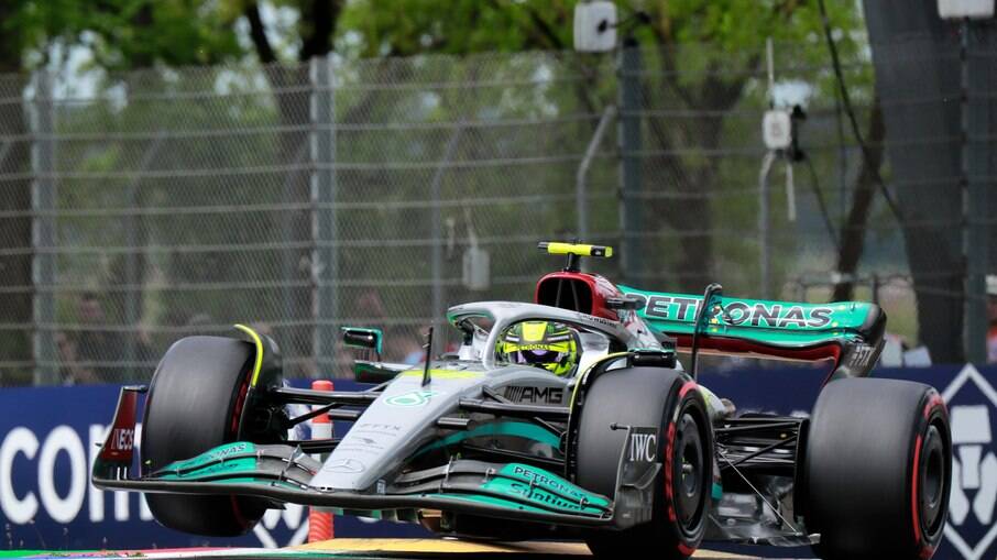 Lewis Hamilton largará na décima quarta colocação em Ímola