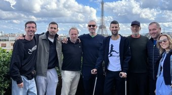 De muletas, Djokovic cita dura decisão após cirurgia
