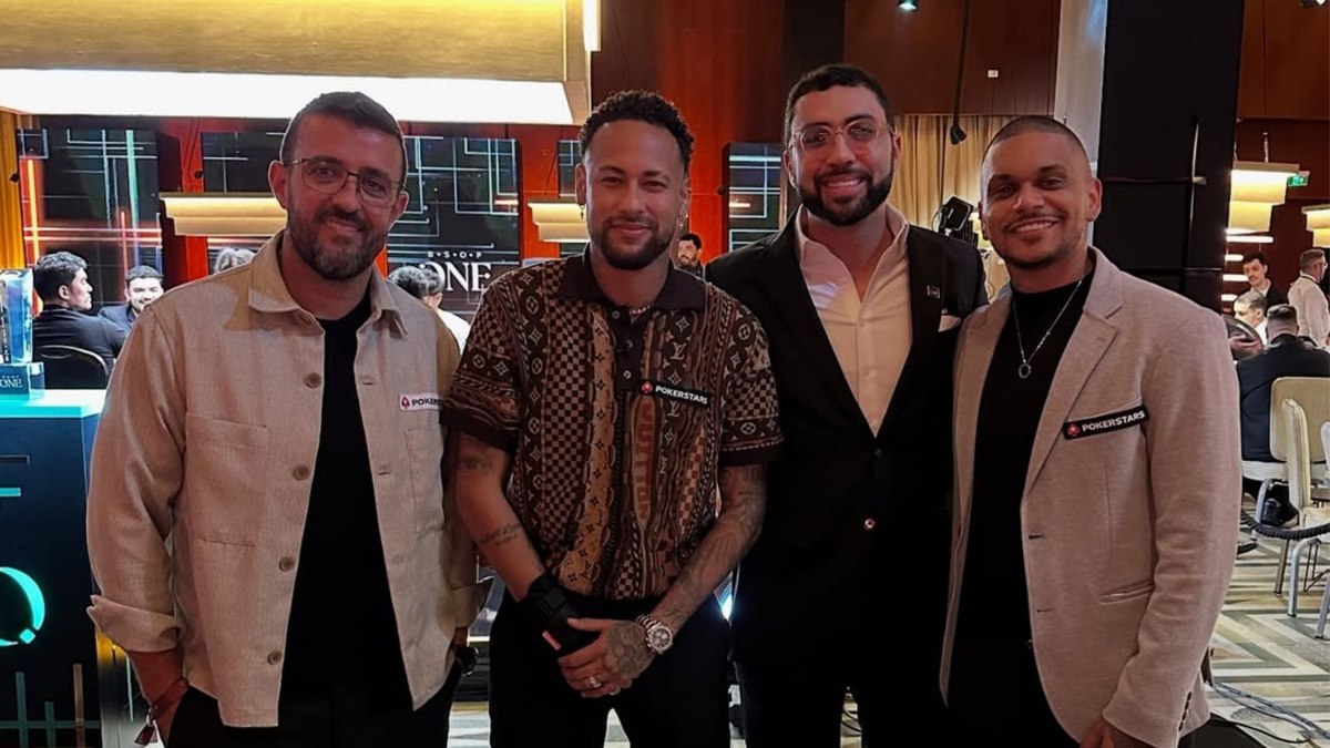 Akkari e Neymar, em evento de pôquer
