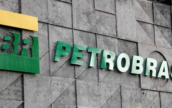 Gasolina precisa subir para Petrobras continuar sendo privatizada