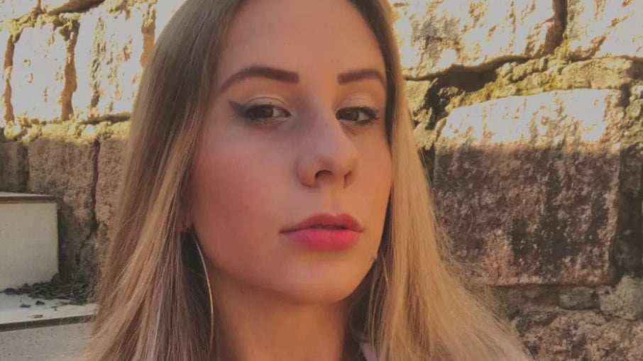 Jéssica Ballok foi encontrada morta ao lado de sua filha dentro de apartamento em Blumenau (SC)