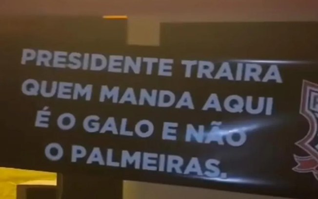 Torcida do Paulista faz protestos contra parceria com Palmeiras