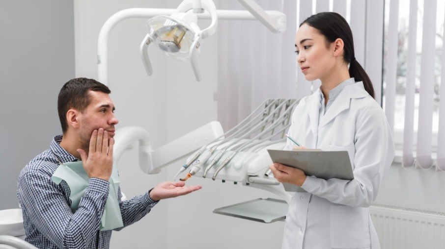 A impactação dentária pode causar inflamação gengival e periodontite