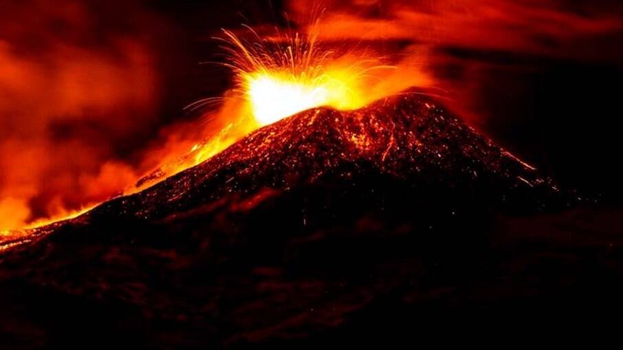 Idoso morre ao cair em penhasco de 30 metros em vulcão no Havaí