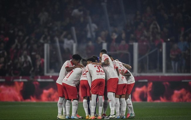 RB Bragantino e Criciúma se enfrentam em jogo direto pelo rebaixamento do Brasileiro RB Bragantino e Criciúma se enfrentam em jogo direto pelo rebaixamento do Brasileiro
