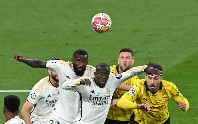  Rudiger e Fuellkrug em disputa de bola na final da Champions - Foto: Justin Tallis/AFP via Getty Images