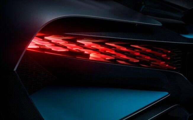 De acordo com a marca, até as plaquetas nas lanternas do Bugatti Divo têm funções aerodinâmicas