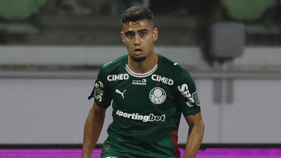 Expulsão bizarra? Veja lance que resultou no vermelho a Andreas