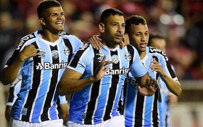 Grêmio precisa de combinação de resultados para voltar ao G-4