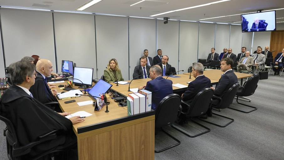 A acareação, conduzida pelo ministro Alexandre de Moraes, atendeu ao pedido da defesa de Braga Netto, para contestar supostas divergências nos depoimentos de Cid. A acareação, conduzida pelo ministro Alexandre de Moraes, atendeu ao pedido da defesa de Braga Netto, para contestar supostas divergências nos depoimentos de Cid.