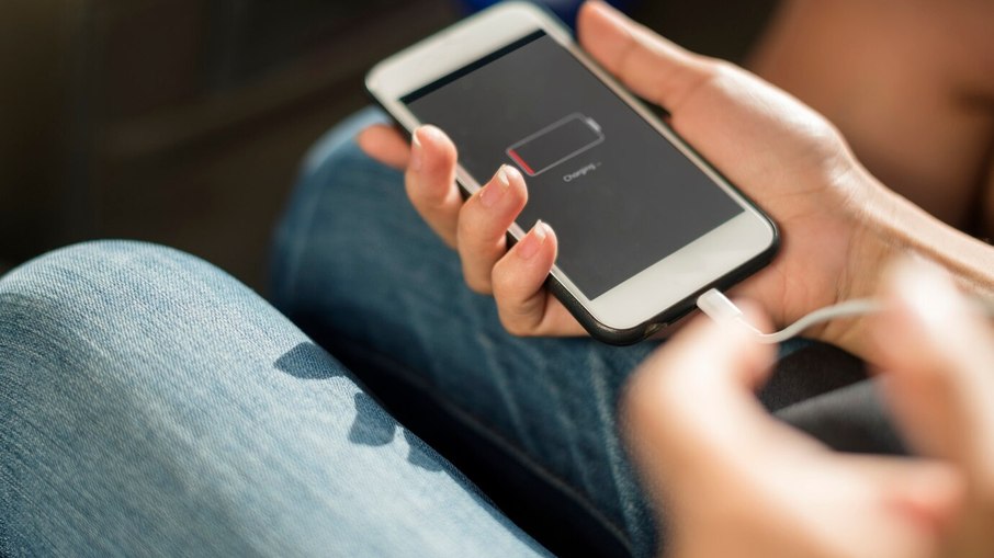 Funções do celular sugam a carga de bateria mesmo com o smartphone com tela apagada Funções do celular sugam a carga de bateria mesmo com o smartphone com tela apagada